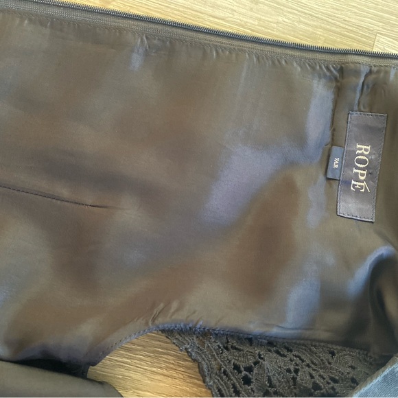 Black Cap-Sleeve Midi Sheath Dress, made in Japan, 97% cotton - Picture 5 of 6